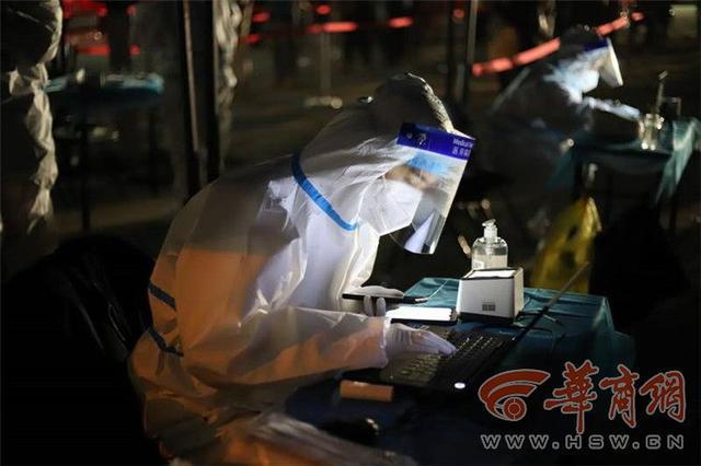 Chang'an University has launched a comprehensive elimination of student volunteers wearing two sets of protective clothing