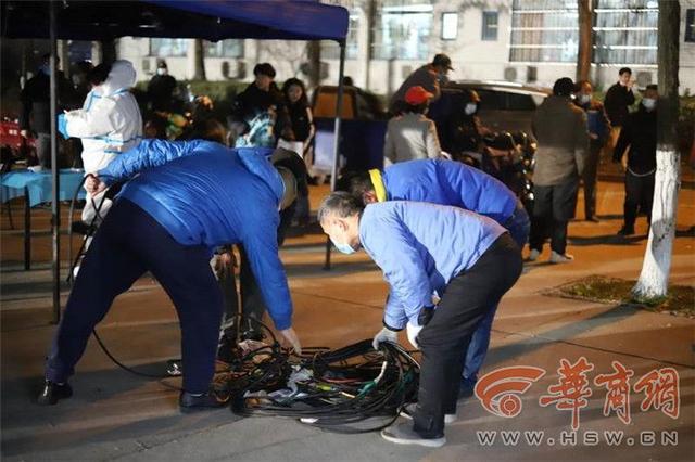 Chang'an University has launched a comprehensive elimination of student volunteers wearing two sets of protective clothing